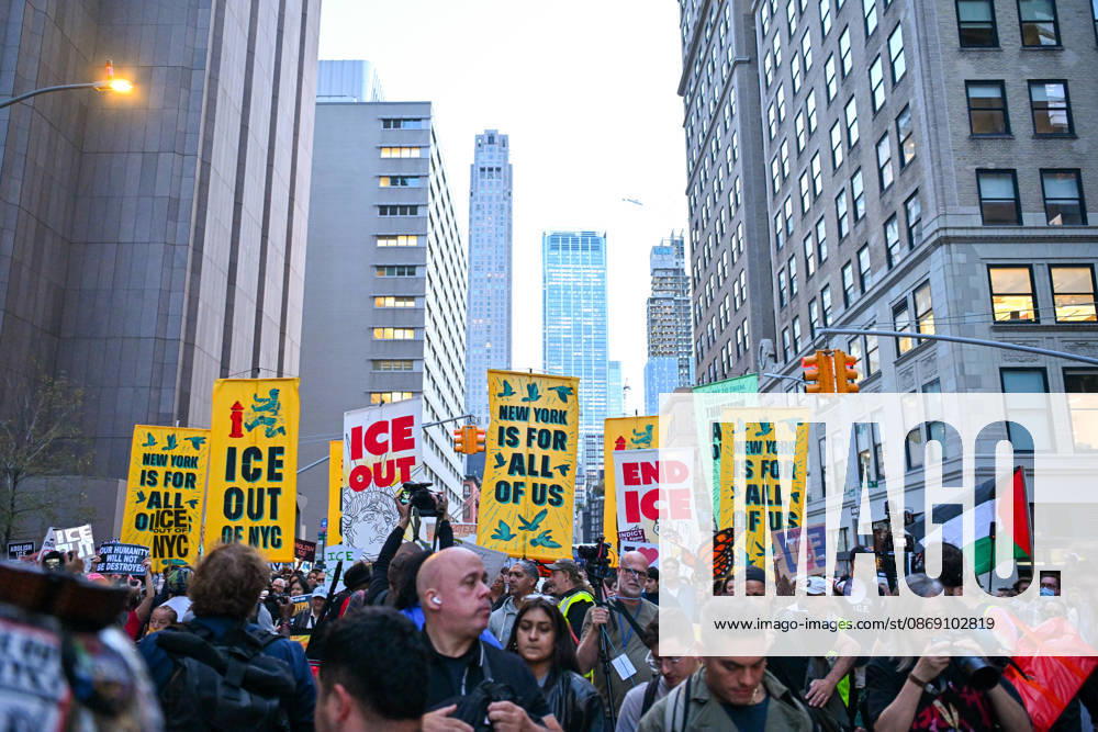 Thousands of New York protesters rally against ICE after Bronx shooting NEW YORK, UNITED STATES - OCTOBER 9: Thousands of people gathered at Foley Square to demand the withdrawal of US Immigration and Customs Enforcement (ICE) from the city, a day after an ICE officer shot a Dominican Republic national in the neck in the Bronx in New York, United States on October 9, 2026. Waleed Zein Anadolu New York United States. Editorial use only. Please get in touch for any other usage.
