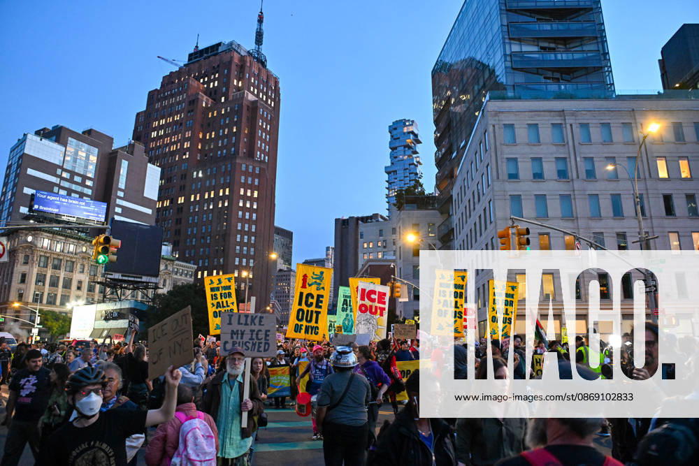 Thousands of New York protesters rally against ICE after Bronx shooting NEW YORK, UNITED STATES - OCTOBER 9: Thousands of people gathered at Foley Square to demand the withdrawal of US Immigration and Customs Enforcement (ICE) from the city, a day after an ICE officer shot a Dominican Republic national in the neck in the Bronx in New York, United States on October 9, 2026. Waleed Zein Anadolu New York United States. Editorial use only. Please get in touch for any other usage.