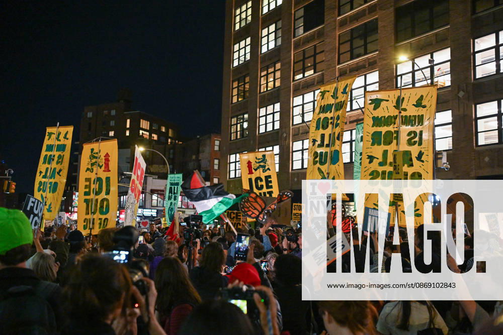 Thousands of New York protesters rally against ICE after Bronx shooting NEW YORK, UNITED STATES - OCTOBER 9: Thousands of people gathered at Foley Square to demand the withdrawal of US Immigration and Customs Enforcement (ICE) from the city, a day after an ICE officer shot a Dominican Republic national in the neck in the Bronx in New York, United States on October 9, 2026. Waleed Zein Anadolu New York United States. Editorial use only. Please get in touch for any other usage.