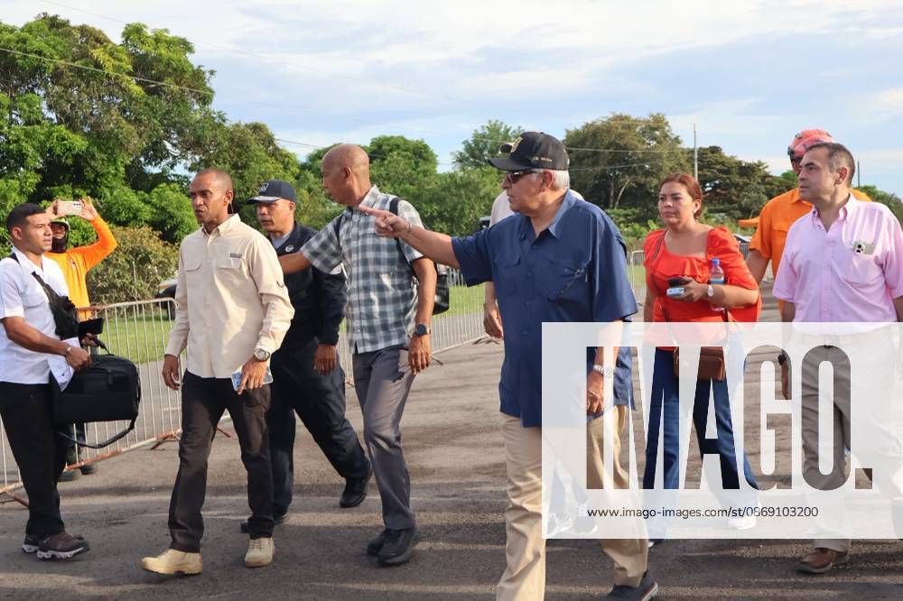(261010) -- PANAMA CITY, Oct. 10, 2026 -- Panamanian President Jose Raul Mulino (4th R) arrives at the quake-ravaged Penonome in central Cocle Province of Panama, Oct. 9, 2026. A powerful earthquake and a series of strong aftershocks rattled Panama on Friday, sending residents into the streets, disrupting water supplies and briefly halting flights as the government mobilized emergency personnel and resources. The University of Panama s Institute of Geosciences measured the initial quake at magnitude 7.2. It struck at 12:56 p.m. local time (1756 GMT) at a depth of 4 kilometers. By 5:30 p.m. local time, more than 40 earthquakes had been recorded, including over a dozen with magnitudes above 5.0. A quake at 3:25 p.m. had a magnitude of 6.9.