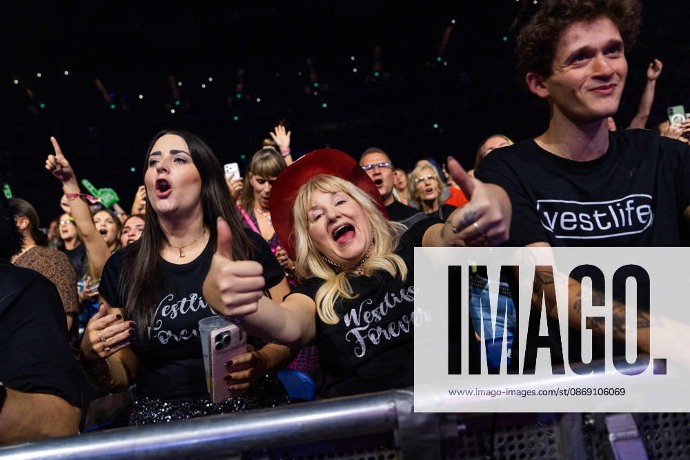 Westlife fans at The O2, London for Westlifes 25th Anniversary Tour on October 9, 2026. LONDON, ENGLAND - OCTOBER 9: Westlife fans at The O2, London for Westlifes 25th Anniversary Tour on October 9, 2026., Credit:Pupat Chenaksara Avalon UK, London