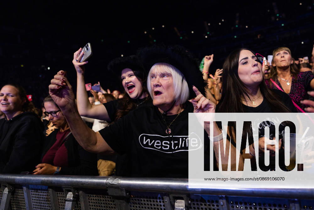 Westlife fans at The O2, London for Westlifes 25th Anniversary Tour on October 9, 2026. LONDON, ENGLAND - OCTOBER 9: Westlife fans at The O2, London for Westlifes 25th Anniversary Tour on October 9, 2026., Credit:Pupat Chenaksara Avalon UK, London