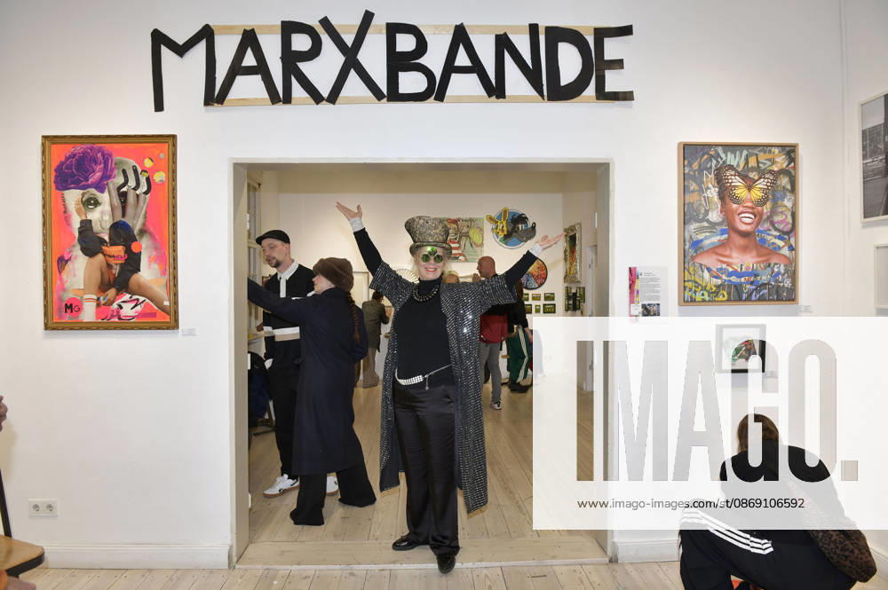 Sylke Bach at the opening of the M A R X Bande’s 4th pop-up exhibition at the GlogauAIR Gallery in Berlin, October 9, 2026 Foto:xM.xBehrensx xFuturexImagex marxbande_6001