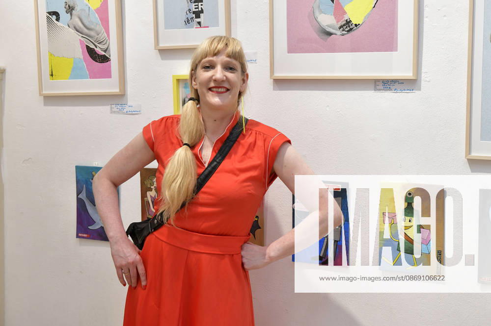 Lady Electric at the opening of the M A R X Bande’s 4th pop-up exhibition at the GlogauAIR Gallery in Berlin, October 9, 2026 Foto:xM.xBehrensx xFuturexImagex marxbande_6018