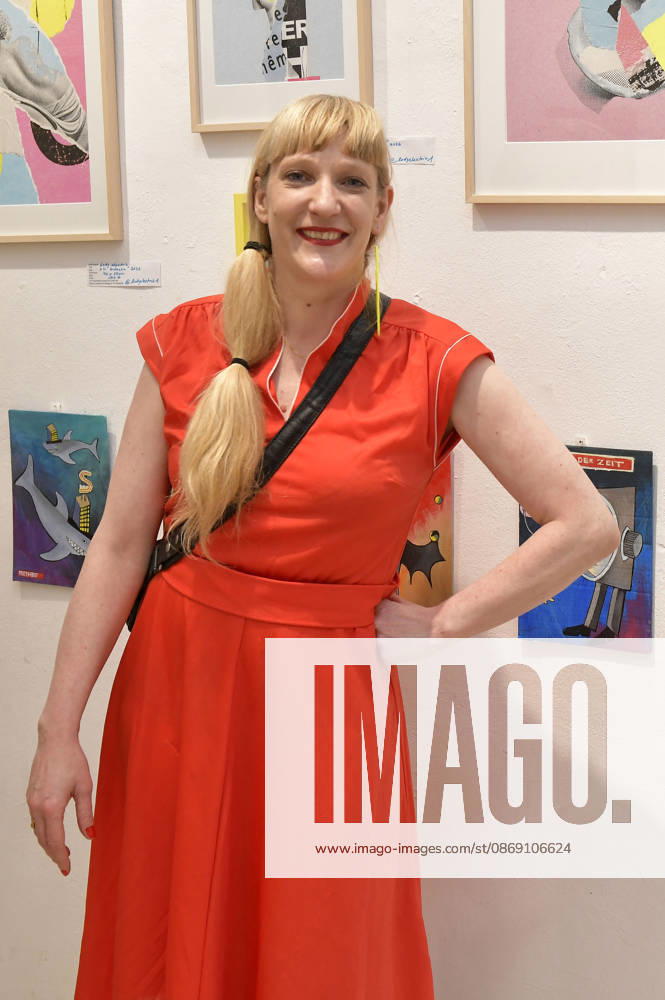 Lady Electric at the opening of the M A R X Bande’s 4th pop-up exhibition at the GlogauAIR Gallery in Berlin, October 9, 2026 Foto:xM.xBehrensx xFuturexImagex marxbande_6019