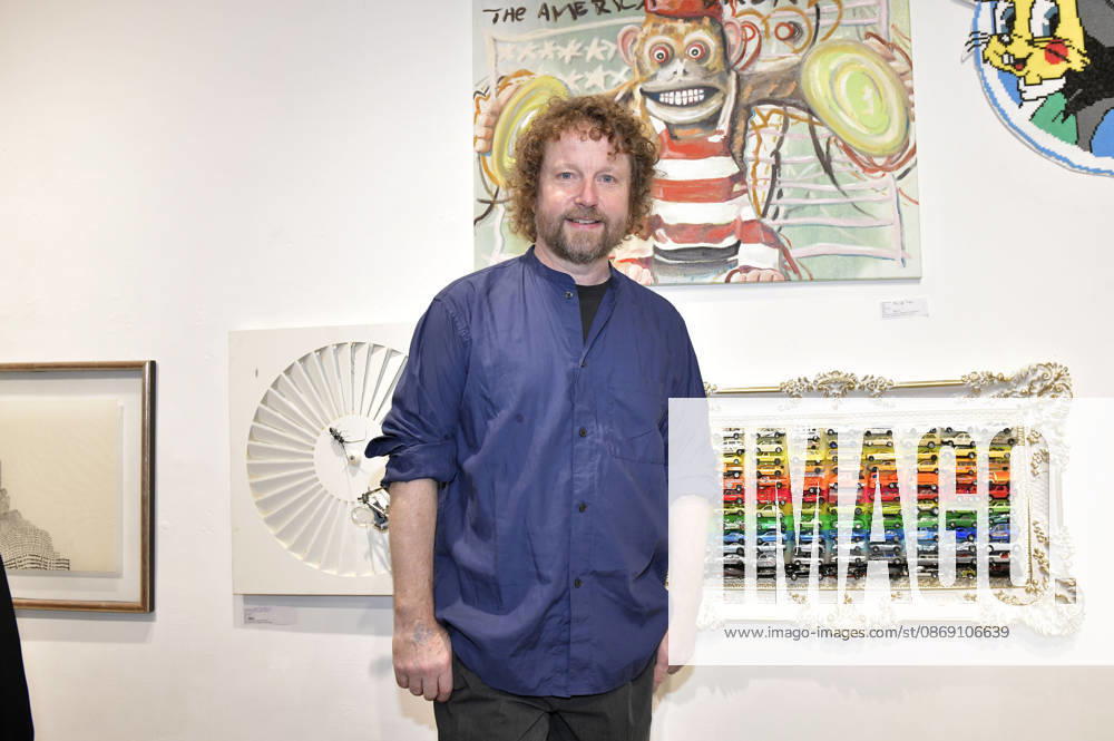 Philipp Caspari at the opening of the M A R X Bande s 4th pop-up exhibition at the GlogauAIR Gallery in Berlin, October 9, 2026 Foto:xM.xBehrensx xFuturexImagex marxbande_6027