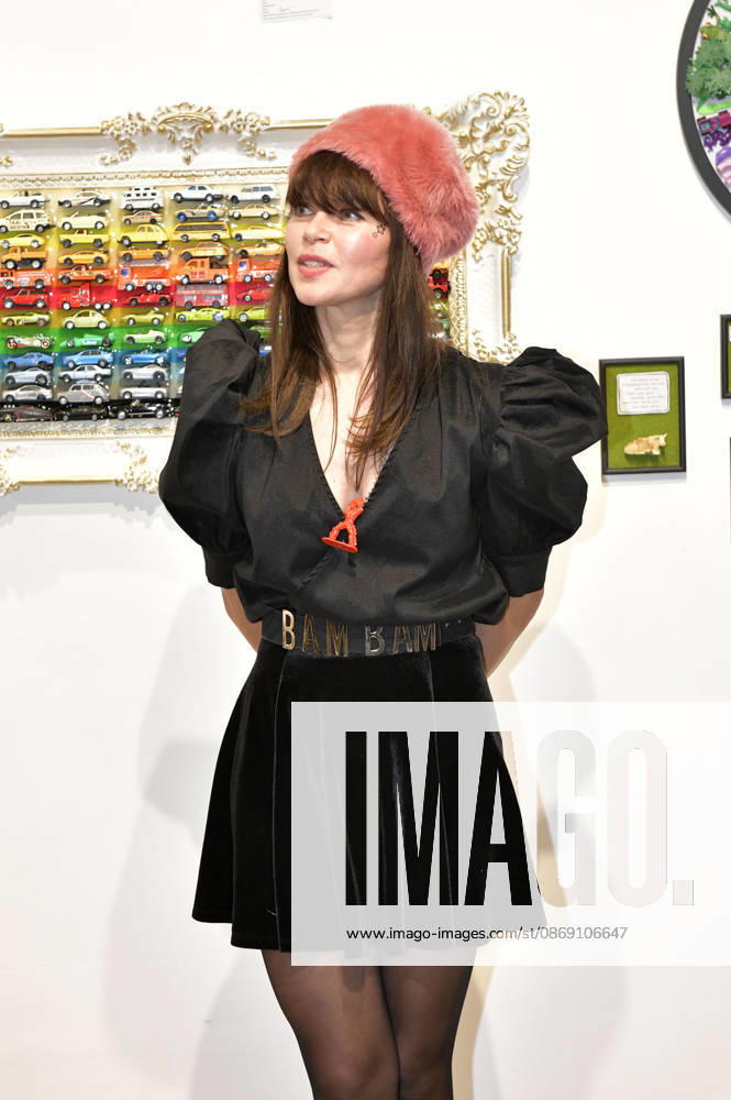 Lore Richter at the opening of the 4th pop-up exhibition by the M A R X Bande at the GlogauAIR Gallery in Berlin, October 9, 2026 Foto:xM.xBehrensx xFuturexImagex marxbande_6031