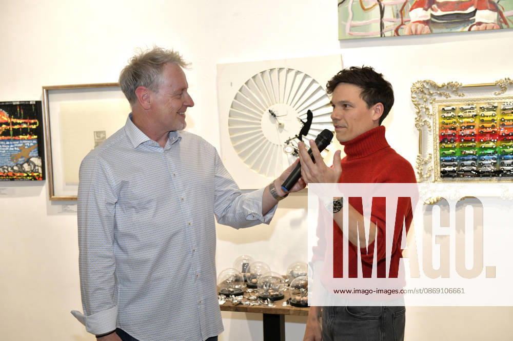Stefan Pinnow and Sebastian Urzendowsky at the opening of the M A R X Bande’s 4th pop-up exhibition at the GlogauAIR Gallery in Berlin, October 9, 2026 Foto:xM.xBehrensx xFuturexImagex marxbande_6039