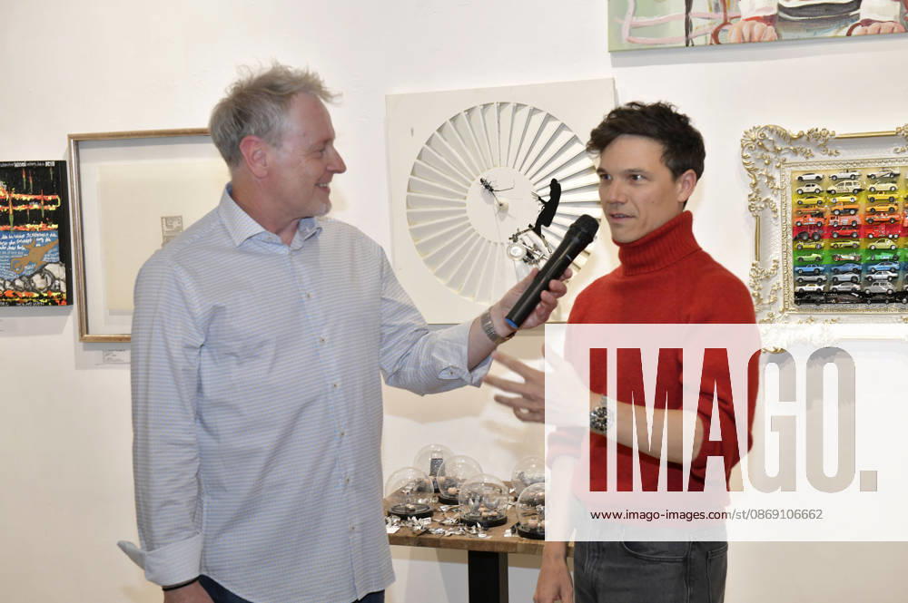 Stefan Pinnow and Sebastian Urzendowsky at the opening of the M A R X Bande’s 4th pop-up exhibition at the GlogauAIR Gallery in Berlin, October 9, 2026 Foto:xM.xBehrensx xFuturexImagex marxbande_6040
