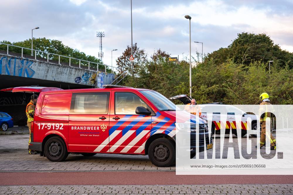 ROTTERDAM - Firefighters at a railway bridge in Delfshaven. Due to arson, no trains are running between Rotterdam Centraal and Delft Campus stations. MEDIATV ANP netherlands out - belgium out