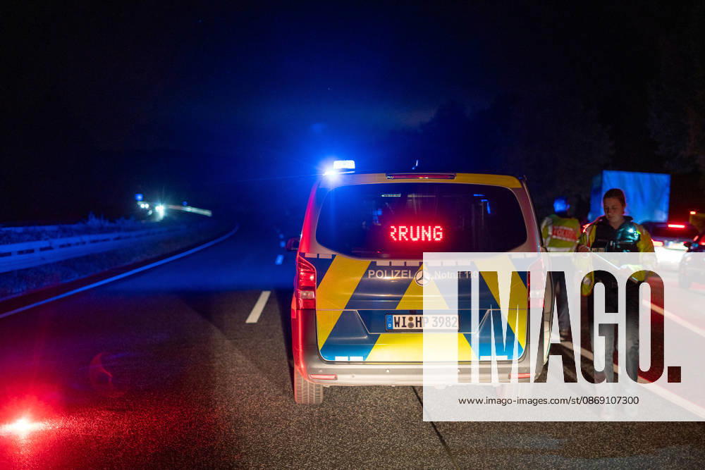 Lkw kommt von Fahrbahn ab Kradfahrer auf Seitenstreifen schwer verletzt Vollsperrung nach Unfall Am 09.10.2026 kam es gegen 20:45 Uhr auf der Autobahn 66 in Fahrtrichtung Frankfurt am Main zwischen den Anschlussstellen Wächtersbach und Gelnhausen-Ost bei Gelnhausen zu einem Verkehrsunfall. Nach bisherigen Erkenntnissen der Polizei kam ein Lastkraftwagen nach rechts von der Fahrbahn ab und stieß mit einem Kradfahrer zusammen, der auf dem Seitenstreifen neben seinem Zweirad gestanden haben soll. Eine Rettungswagenbesatzung versorgte den Schwerverletzten erst, ein Rettungshubschrauber wurde alarmiert. Während der Unfallaufnahme wurde die Autobahn voll gesperrt, ein Gutachter wurde hinzugezogen. Die Ermittlungen zum genauen Hergang d