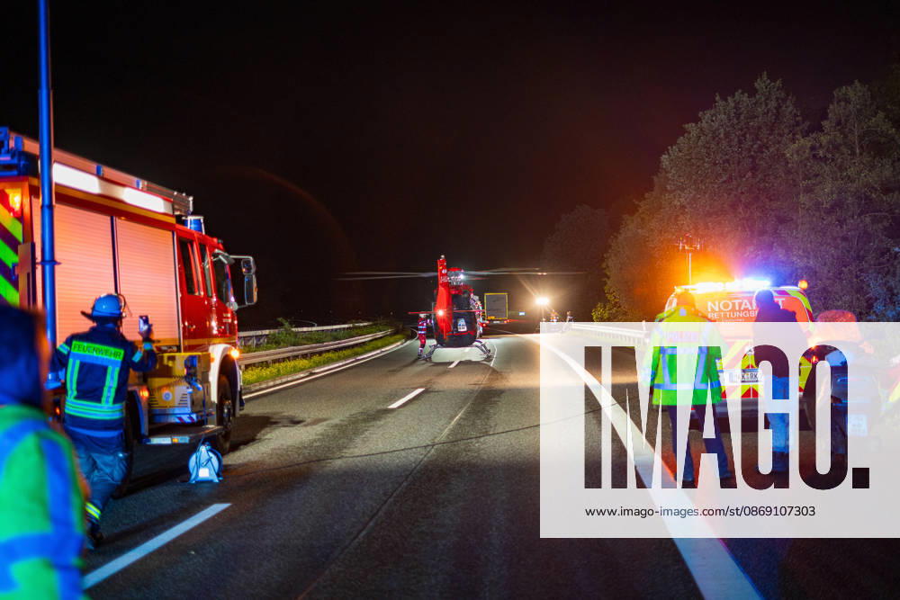 Lkw kommt von Fahrbahn ab Kradfahrer auf Seitenstreifen schwer verletzt Vollsperrung nach Unfall Am 09.10.2026 kam es gegen 20:45 Uhr auf der Autobahn 66 in Fahrtrichtung Frankfurt am Main zwischen den Anschlussstellen Wächtersbach und Gelnhausen-Ost bei Gelnhausen zu einem Verkehrsunfall. Nach bisherigen Erkenntnissen der Polizei kam ein Lastkraftwagen nach rechts von der Fahrbahn ab und stieß mit einem Kradfahrer zusammen, der auf dem Seitenstreifen neben seinem Zweirad gestanden haben soll. Eine Rettungswagenbesatzung versorgte den Schwerverletzten erst, ein Rettungshubschrauber wurde alarmiert. Während der Unfallaufnahme wurde die Autobahn voll gesperrt, ein Gutachter wurde hinzugezogen. Die Ermittlungen zum genauen Hergang d