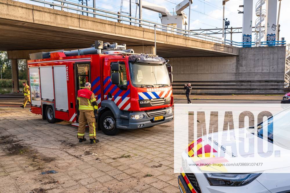 ROTTERDAM - Firefighters at a railway bridge in Delfshaven. Due to arson, no trains are running between Rotterdam Centraal and Delft Campus stations. MEDIATV ANP netherlands out - belgium out
