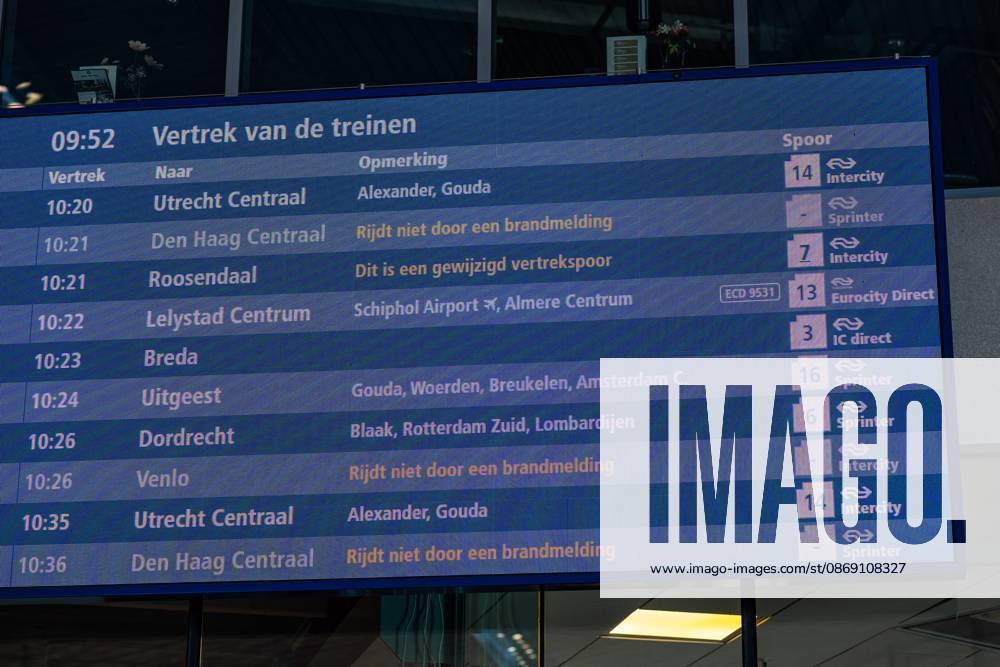ROTTERDAM - Announcements on a board at Rotterdam Central Station. Due to arson at a railway bridge in Delfshaven, no trains are running between Rotterdam Central and Delft Campus stations. MEDIATV ANP netherlands out - belgium out