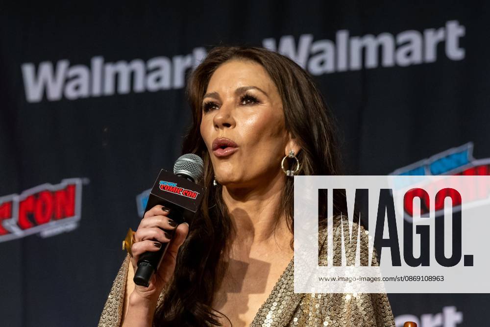 New York Comic Con , New York, USA - 09 Oct Catherine Zeta-Jones speaks at AMC+ Spotlight: Kill Jackie during New York Comic Con 2026 at Jacob Javits Center on October 09, 2026 in New York City. New York United States