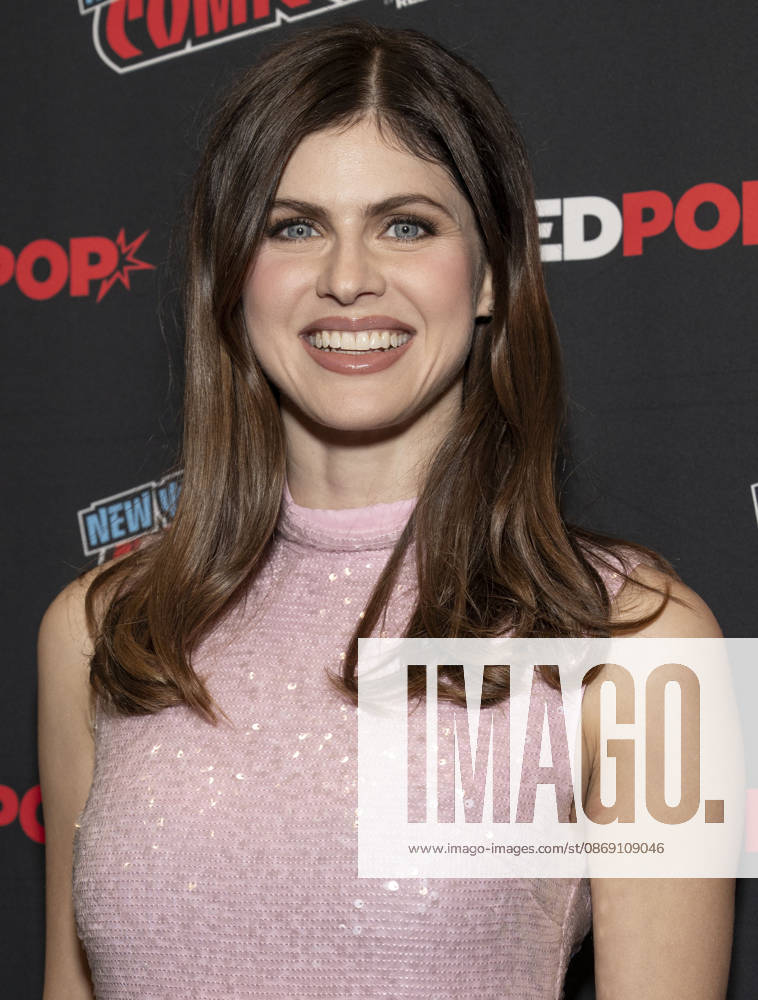 ALEXANDRA DADDARIO attends the press room for Anne RiceÃ¢â‚¬â ¢s Mayfair Witches on AMC Plus during New York Comic Con at Jacob Javits Convention Center in New York. 9 October 2026 New York USA - ZUMAa265 20261009_zep_a265_047