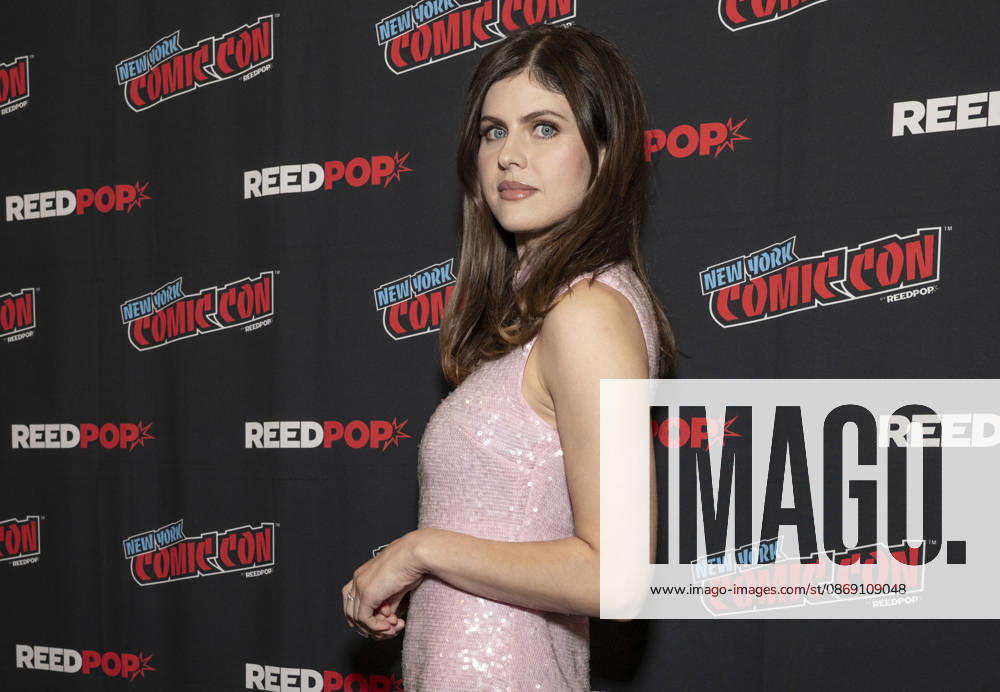 ALEXANDRA DADDARIO attends the press room for Anne RiceÃ¢â‚¬â ¢s Mayfair Witches on AMC Plus during New York Comic Con at Jacob Javits Convention Center in New York. 9 October 2026 New York USA - ZUMAa265 20261009_zep_a265_050