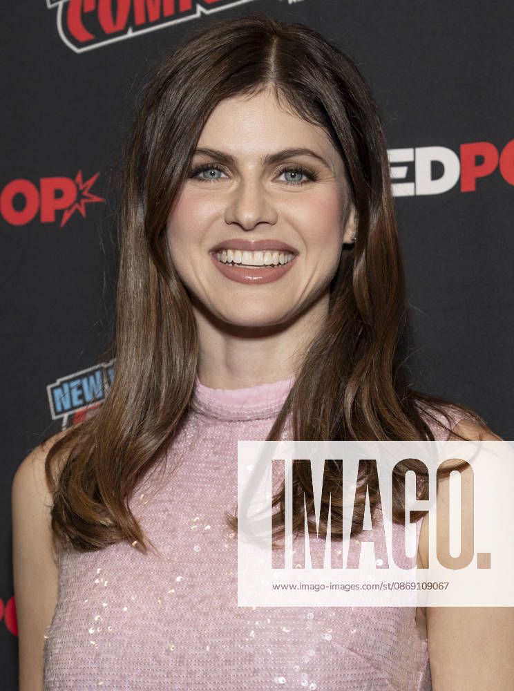 ALEXANDRA DADDARIO attends the press room for Anne RiceÃ¢â‚¬â ¢s Mayfair Witches on AMC Plus during New York Comic Con at Jacob Javits Convention Center in New York. 9 October 2026 New York USA - ZUMAa265 20261009_zep_a265_046