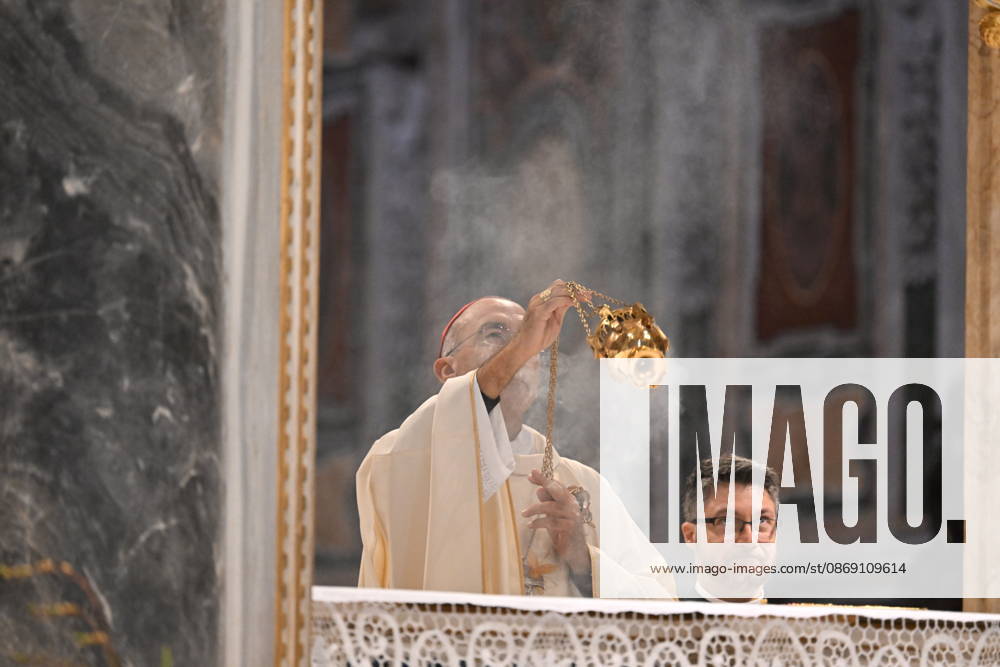 Diaconal_ordination_2026 Italy, Rome, Vatican, 2026 10 10 cardinal Baldo Reina celebrates a Mass forndiaconal ordination at st John Lateran . - NO BOOKS