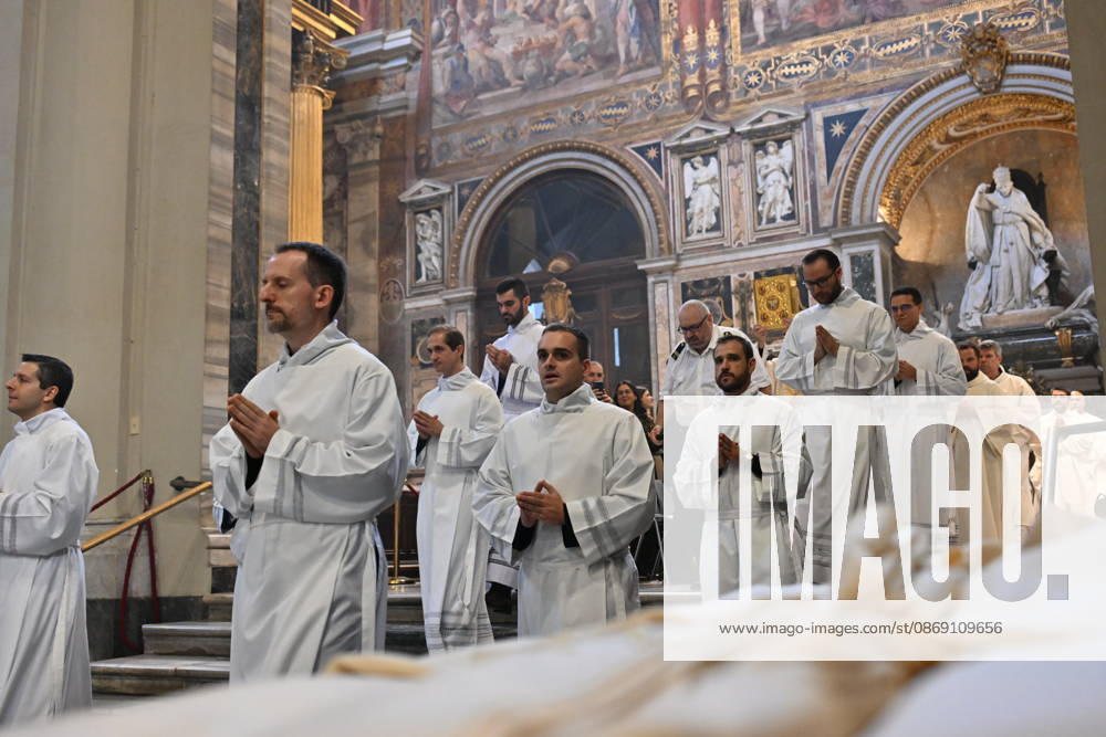 Diaconal_ordination_2026 Italy, Rome, Vatican, 2026 10 10 cardinal Baldo Reina celebrates a Mass forndiaconal ordination at st John Lateran . - NO BOOKS