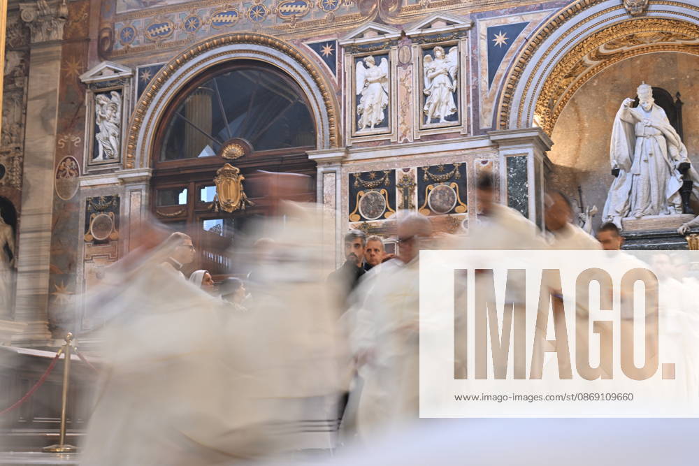Diaconal_ordination_2026 Italy, Rome, Vatican, 2026 10 10 cardinal Baldo Reina celebrates a Mass forndiaconal ordination at st John Lateran . - NO BOOKS