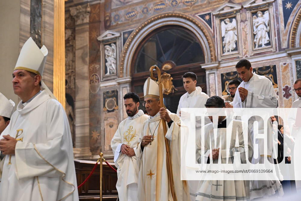 Diaconal_ordination_2026 Italy, Rome, Vatican, 2026 10 10 cardinal Baldo Reina celebrates a Mass forndiaconal ordination at st John Lateran . - NO BOOKS