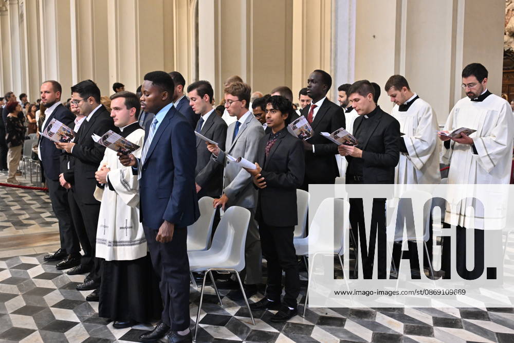 Diaconal_ordination_2026 Italy, Rome, Vatican, 2026 10 10 cardinal Baldo Reina celebrates a Mass forndiaconal ordination at st John Lateran . - NO BOOKS