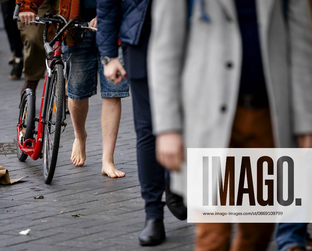 AMSTERDAM - Participants in the Men s March are campaigning for safety for all women. During the demonstration, men are called upon to ensure a culture in which everyone is safe. SEM VAN DER WAL ANP netherlands out - belgium out