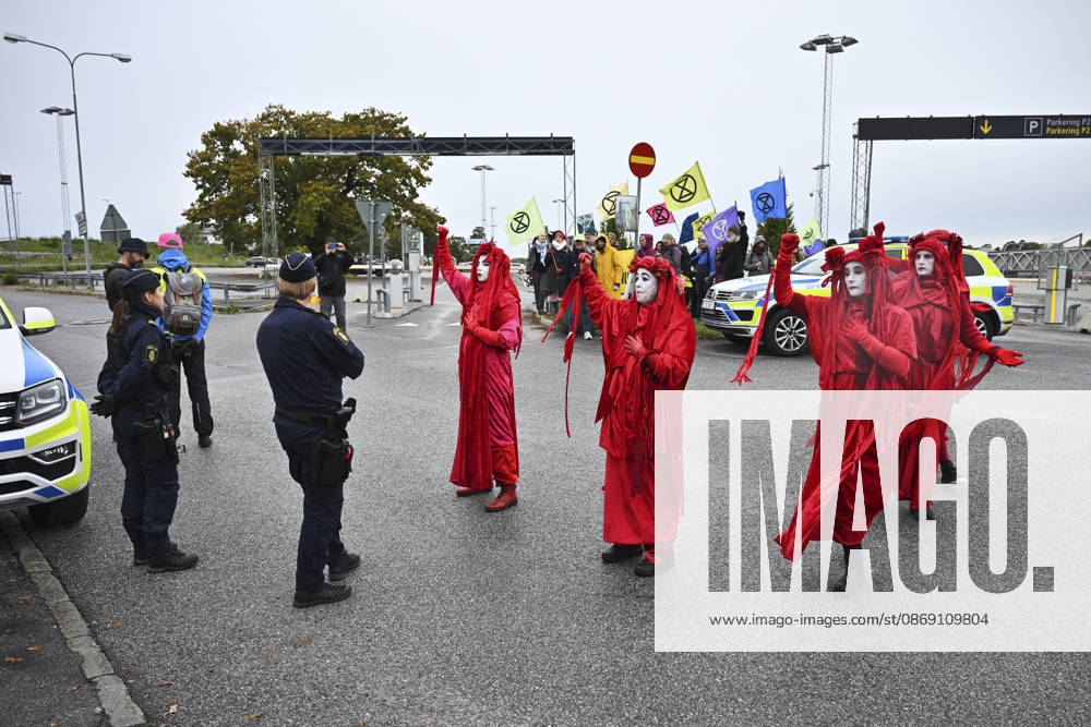 STOCKHOLM, SWEDEN 20261010 Climate activists outside Bromma Airport; some climate activists have gained access and are staging protests at Bromma Airport, including on the runway STOCKHOLM SWEDEN