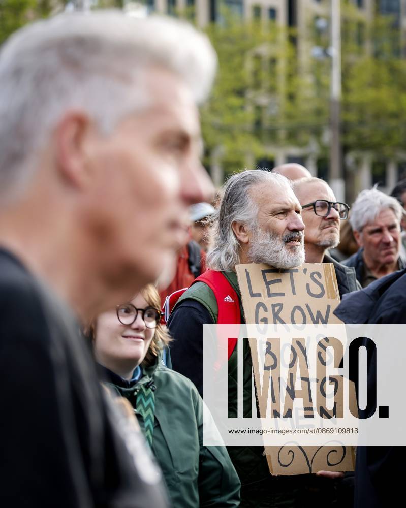 AMSTERDAM - Participants in the Men s March are campaigning for safety for all women. During the demonstration, men are called upon to ensure a culture in which everyone is safe. SEM VAN DER WAL ANP netherlands out - belgium out