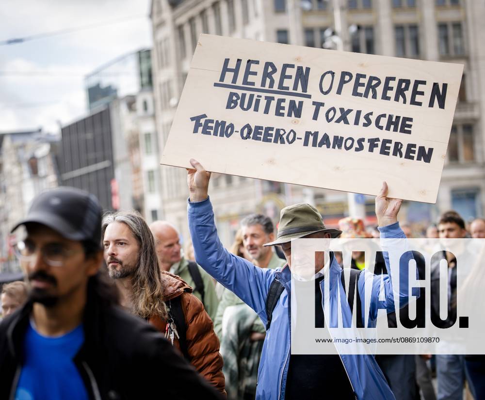 AMSTERDAM - Participants in the Men s March are campaigning for safety for all women. During the demonstration, men are called upon to ensure a culture in which everyone is safe. SEM VAN DER WAL ANP netherlands out - belgium out