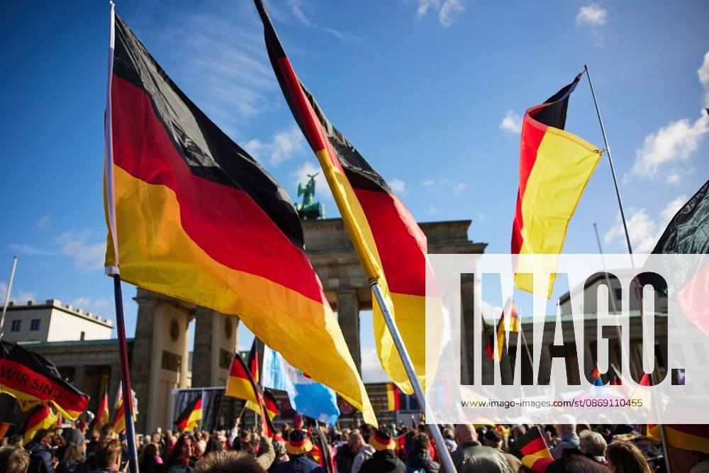 ProjektM1llion, Resignation of the Current Federal Government, and Merz ** FOR ** **Several hundred people are demonstrating in front of the Brandenburg Gate under the slogan ProjektM1llion, Resignation of the Current Federal Government, and Merz Germany Berlin Berlin Copyright JörgxCarstensen