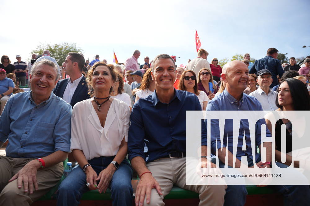 Pedro Sánchez participates in the first pre-campaign event in Dos Hermanas, Seville. Photo showing the Secretary General of the PSOE and Prime Minister, Pedro Sánchez (c), the Secretary General of the PSOE (A), María Jesús Montero (2i), the mayor of Dos Hermanas and Secretary of Organization of the PSOE (A), Francisco Rodríguez (2d), and the Secretary-General of the PSOE in Seville, Javier Fernández i, at the first pre-campaign event for the November 29 elections A on October 10, 2026, in Dos Hermanas, Seville, Andalusia, Spain October 10, 2026 María José Ló Dos Hermanas, Seville Dos Hermanas, Seville Spain