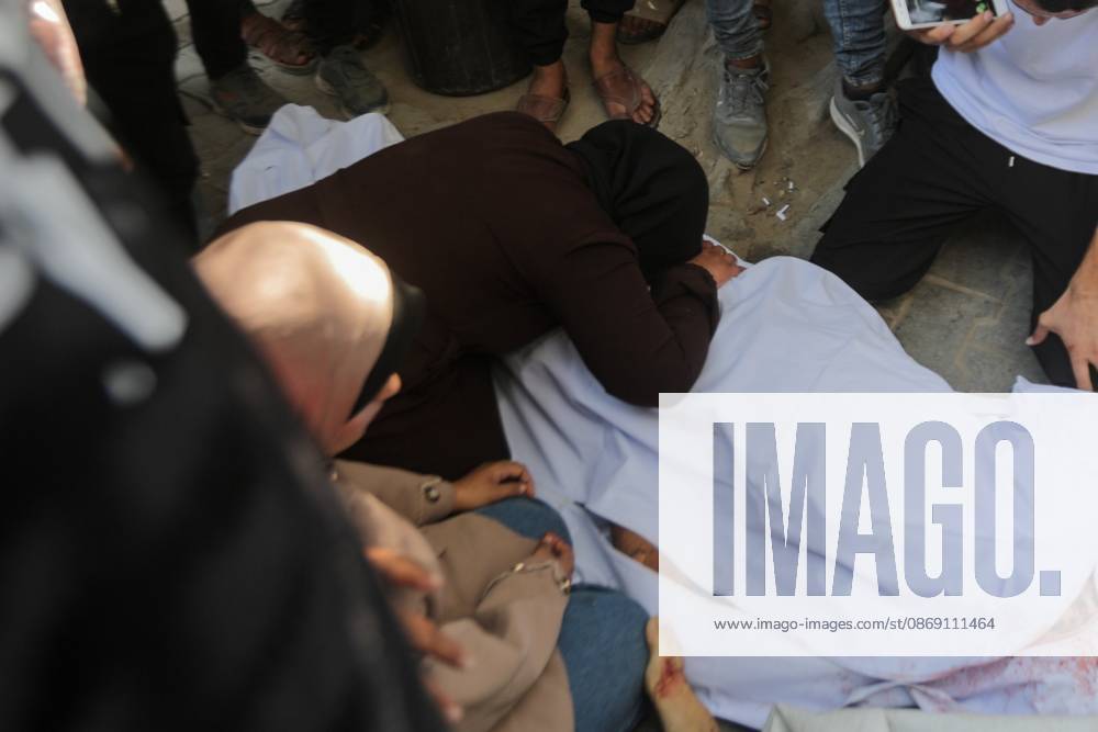 Palestinians Targeted in Western Gaza City (INT) Palestinians Targeted in Western Gaza City. OCTOBER 10, 2026, Gaza, Palestine: A group of Palestinians was targeted in western Gaza City. Further details about casualties were not immediately available. Credit: Hashem Zimmo TheNews2(Foto: Hashem Zimmo Thenews2 imago images) Palestinians Targeted in Western Gaza City