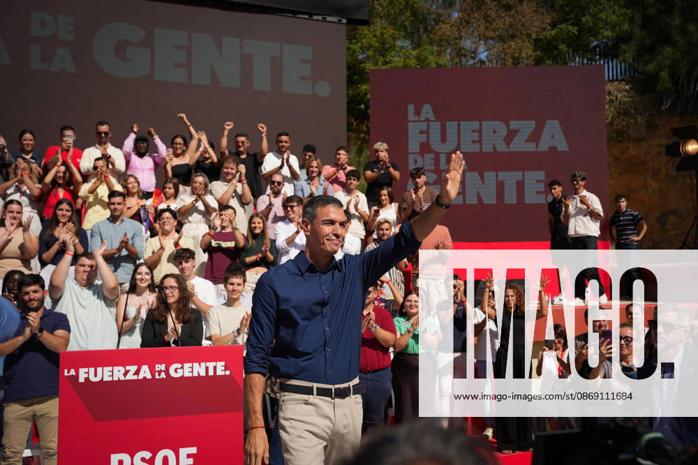 Pedro Sánchez Participates in the First Pre-Campaign Event in Dos Hermanas, Seville. Photo of the PSOE Secretary-General and Prime Minister, Pedro Sánchez, at the first pre-campaign event for the November 29 elections. October 10, 2026, in Dos Hermanas, Seville, Andalusia, Spain The event was also attended by the Secretary-General of the PSOE in Andalusia, María Jesús Montero, and the mayor of Dos Hermanas and Secretary of Organization for the PSOE in Andalusia, Francisco Rodríguez October 10, 2026 María José Ló Dos Hermanas, Seville Dos Hermanas, Seville, Spain