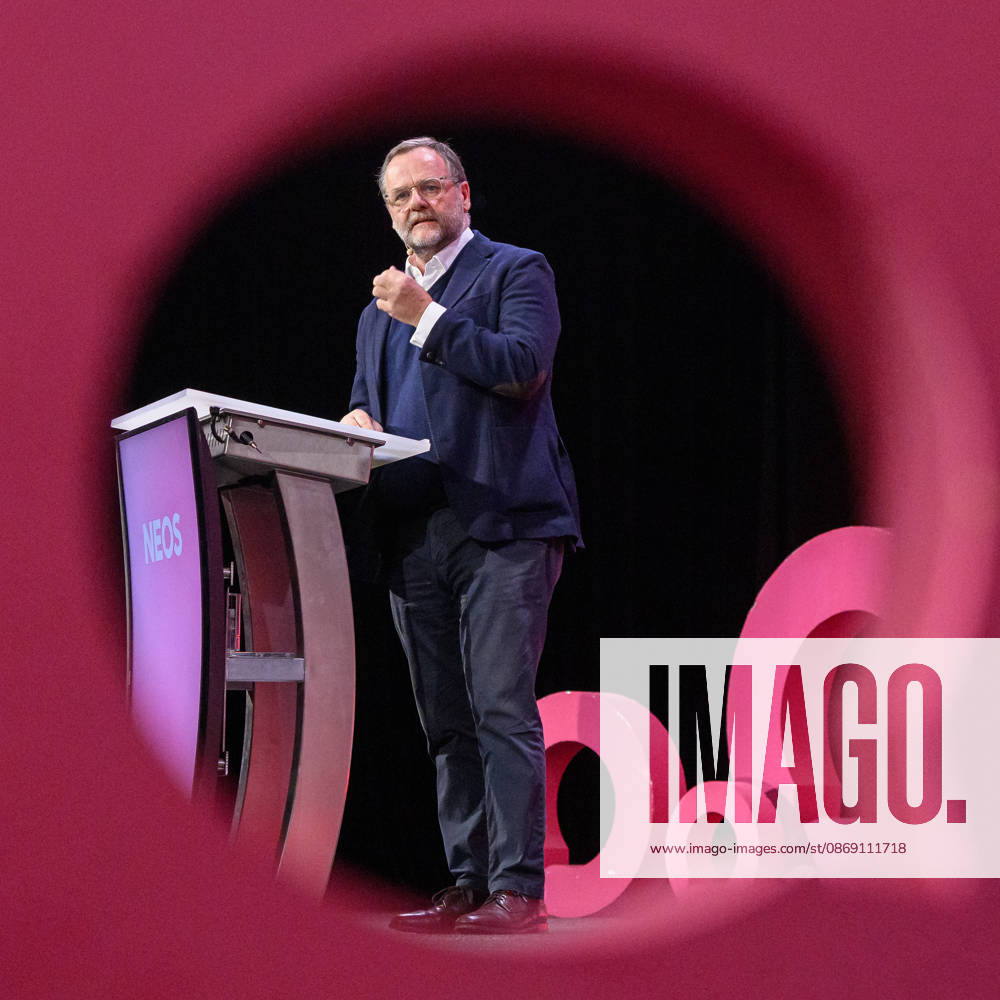 NEOS General Assembly at Design Center Linz NEOS has chosen Saving Within the System as the theme for the meeting PHOTO: Sepp Schellhorn, State Secretary for Deregulation, NEO