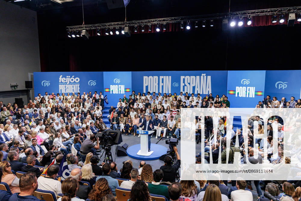 The PP Holds a Pre-Campaign Event at IFEMA Alberto Núnez Feijóo, president of the Popular Party (PP), during a pre-campaign event for the PP at IFEMA on October 10, 2026, in Madrid, Spain. The PP held its first pre-campaign event today for the general elections on November 29 (29N). Feijóo attended this event alongside the president of the Community of Madrid and the mayor of the capital. OCTOBER 10, 2026. Carlos Lujá. Madrid, Madrid, Spain.