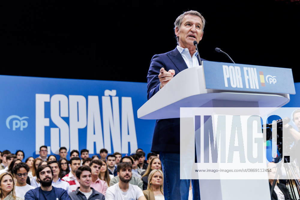 The PP Holds a Pre-Campaign Event at IFEMA Alberto Núnez Feijóo, president of the Popular Party (PP), during a pre-campaign event for the PP at IFEMA on October 10, 2026, in Madrid, Spain. The PP held its first pre-campaign event today for the general elections on November 29 (29N). Feijóo attended this event alongside the president of the Community of Madrid and the mayor of the capital. OCTOBER 10, 2026. Carlos Lujá. Madrid, Madrid, Spain.