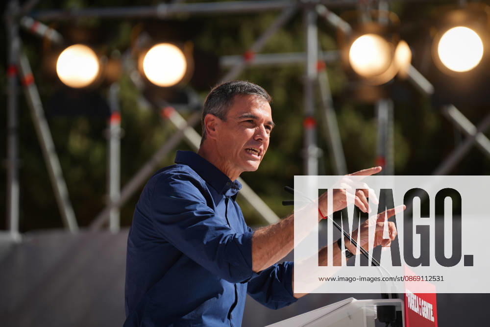 Pedro Sánchez Participates in the First Pre-Campaign Event in Dos Hermanas, Seville. The Secretary-General of the PSOE and Prime Minister, Pedro Sánchez, took part in the first pre-campaign event for the November 29 elections on October 10, 2026, in Dos Hermanas, Seville, Andalusia, Spain. The PSOE held its first pre-campaign event today for the general election on November 29 (29N), October 10, 2026. María José Ló, Dos Hermanas, Seville, Dos Hermanas, Seville, Spain