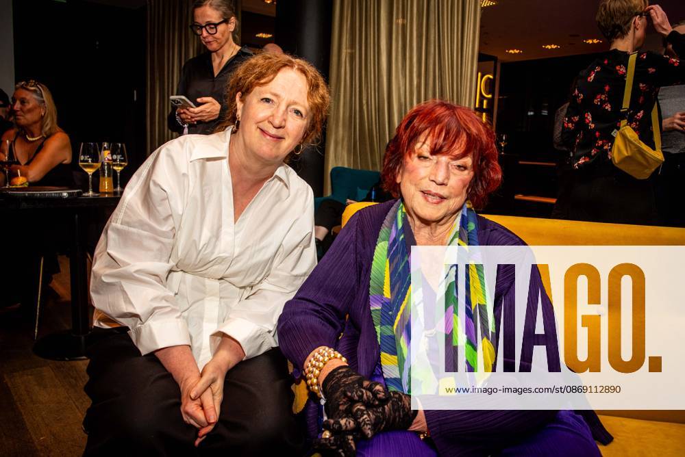 Frankfurt am Main, Hessian Film and Cinema Award 2026. The photo shows Christine Kopf, Artistic Director and Board Member of the DFF (German Film Institute and Film Museum), and film producer Regina Ziegler. ES