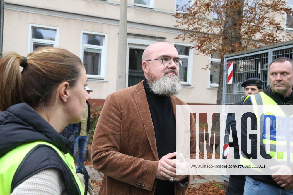Halle Saale Halle Saale Halle Saale Saxony-Anhalt View Cityscape Saxony-Anhalt View Hans Thomas Tillschneider, vice president of the state parliament (AfD), is barred from entering the synagogu
