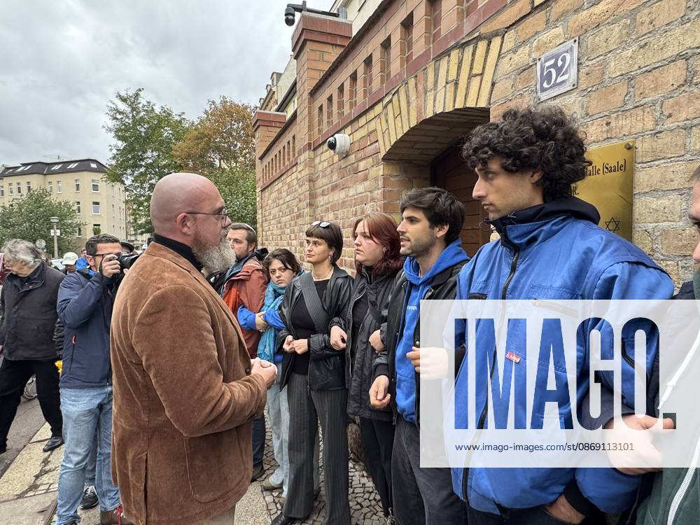 Halle Saale Halle Saale Halle Saale Saxony-Anhalt View Cityscape Saxony-Anhalt View Hans Thomas Tillschneider, vice president of the state parliament (AfD), is barred from entering the synagogu