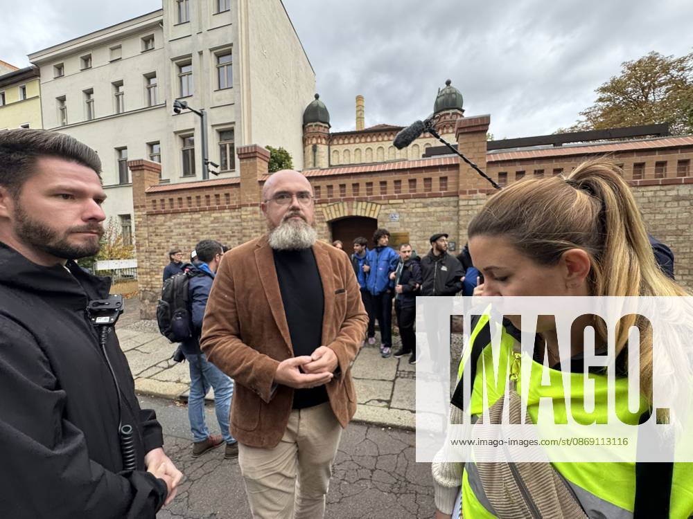 Halle Saale Halle Saale Halle Saale Saxony-Anhalt View Cityscape Saxony-Anhalt View Hans Thomas Tillschneider, vice president of the state parliament (AfD), is barred from entering the synagogu