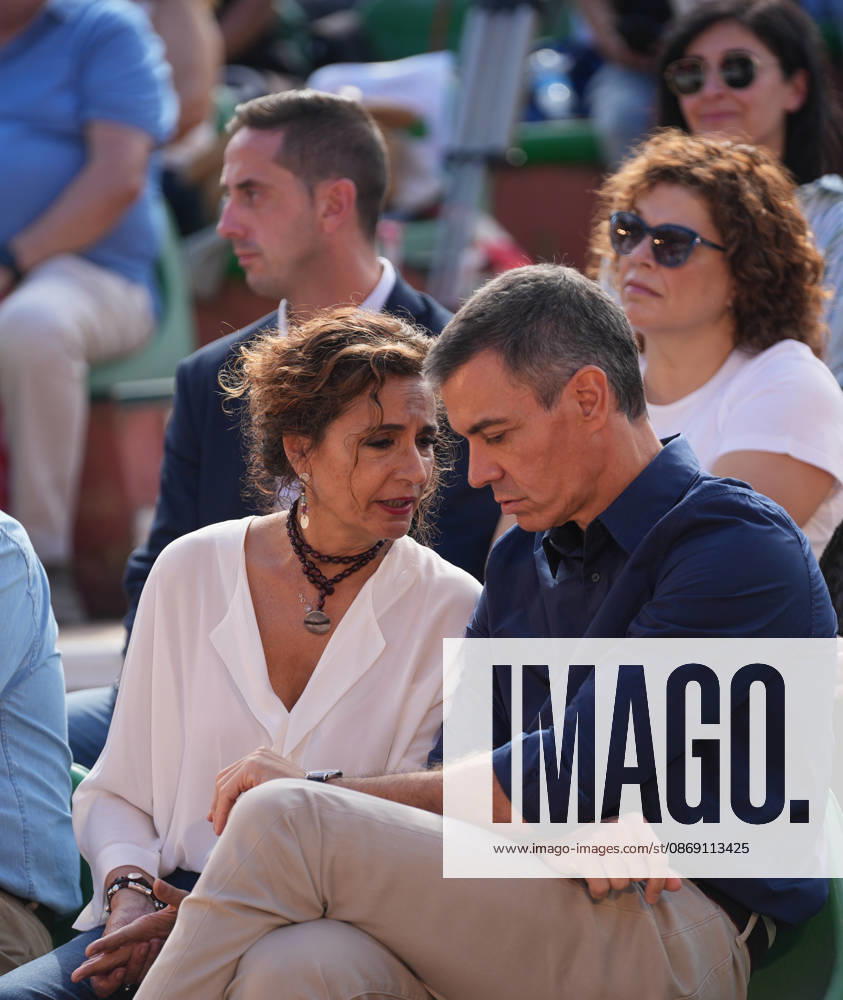 Pedro Sánchez participates in the first pre-campaign event in Dos Hermanas, Seville. The secretary-general of the PSOE A, María Jesús Montero i, and the General Secretary of the PSOE and Prime Minister, Pedro Sánchez, at the first pre-campaign event for the November 29 elections on October 10, 2026, in Dos Hermanas, Seville, Andalusia, Spain October 10, 2026 María José Ló Dos Hermanas, Seville Dos Hermanas, Seville Spain