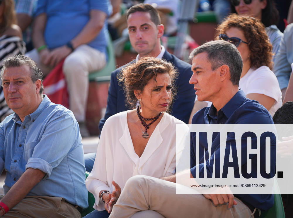 Pedro Sánchez participates in the first pre-campaign event in Dos Hermanas, Seville. The Secretary General of the PSOE, María Jesús Montero, and the General Secretary of the PSOE and Prime Minister, Pedro Sánchez, at the first pre-campaign event for the November 29 elections on October 10, 2026, in Dos Hermanas, Seville, Andalusia, Spain October 10, 2026 María José Ló Dos Hermanas, Seville Dos Hermanas, Seville Spain