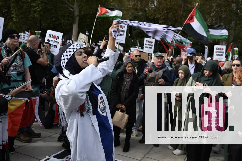 Pro-Palestine protest in London LONDON, UNITED KINGDOM - OCTOBER 10: People attend a pro-Palestine protest demanding to halt arms sales and impose sanctions to Israel, in London, United Kingdom on October 10, 2026. Rasid Necati Aslim Anadolu London United Kingdom. Editorial use only. Please get in touch for any other usage.