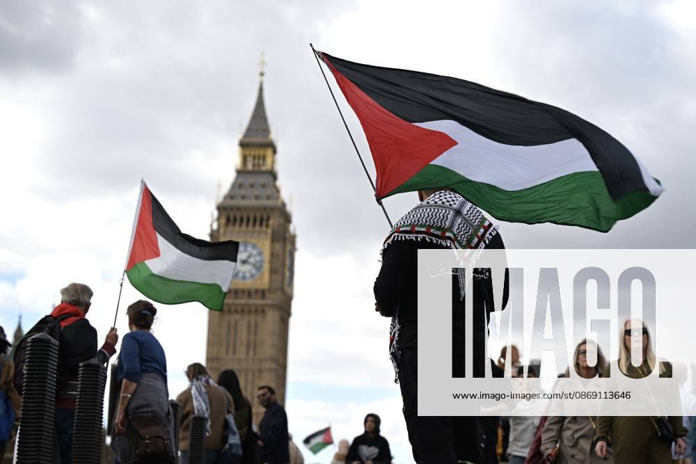 Pro-Palestine protest in London LONDON, UNITED KINGDOM - OCTOBER 10: People attend a pro-Palestine protest demanding to halt arms sales and impose sanctions to Israel, in London, United Kingdom on October 10, 2026. Rasid Necati Aslim Anadolu Greater London United Kingdom. Editorial use only. Please get in touch for any other usage.