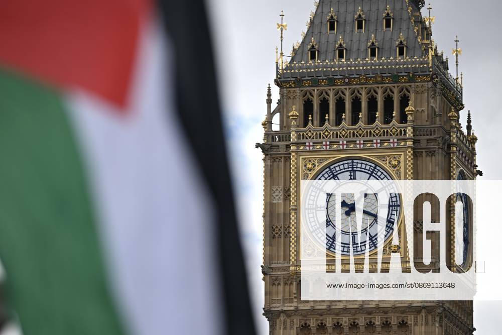 Pro-Palestine protest in London LONDON, UNITED KINGDOM - OCTOBER 10: People attend a pro-Palestine protest demanding to halt arms sales and impose sanctions to Israel, in London, United Kingdom on October 10, 2026. Rasid Necati Aslim Anadolu Greater London United Kingdom. Editorial use only. Please get in touch for any other usage.