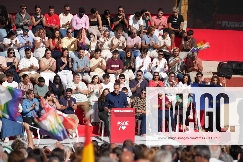 Pedro Sánchez Participates in the First Pre-Campaign Event in Dos Hermanas, Seville. The Secretary-General of the PSOE and President of the Government, Pedro Sánchez, attended the first pre-campaign event for the November 29 elections on October 10, 2026, in Dos Hermanas, Seville, Andalusia, Spain. The event was also attended by the Secretary-General of the PSOE, María Jesús Montero, and the mayor of Dos Hermanas and Secretary of Organization of the PSOE, Francisco Rodríguez. October 10, 2026. María José Ló. Dos Hermanas, Seville. Dos Hermanas, Seville, Spain.