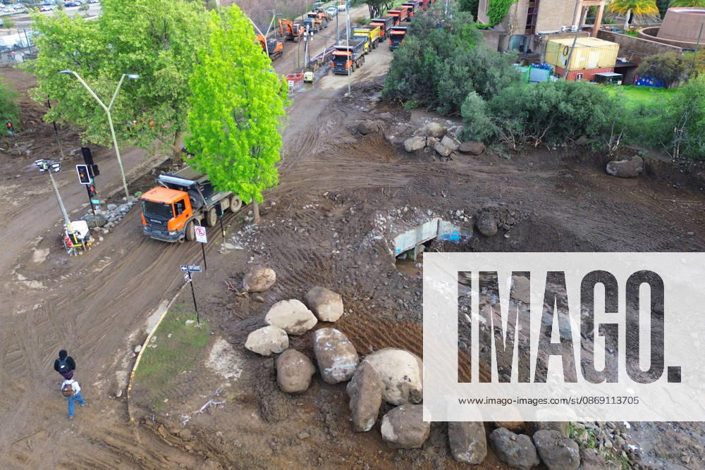 Santiago, October 10, 2026: Roadwork is underway following the flash flood that affected the Las Condes district. Dragomir Yankovic, Aton Chile, Santiago, Chile. Aton 1198271